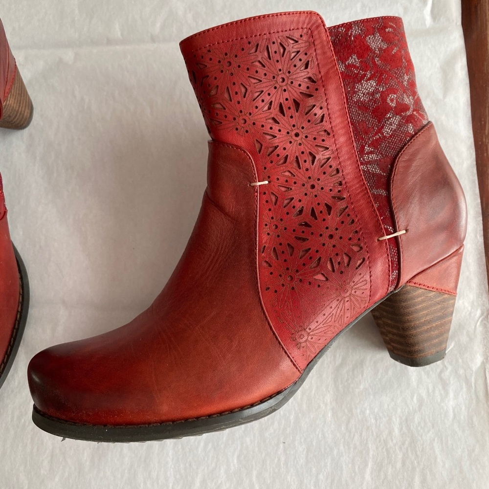 L’artiste Belle Red Heeled Boots 🌹